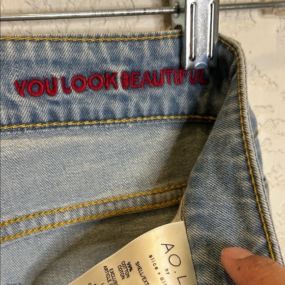 Alice + Olivia Light Denim Jeans - Picture 4 of 7